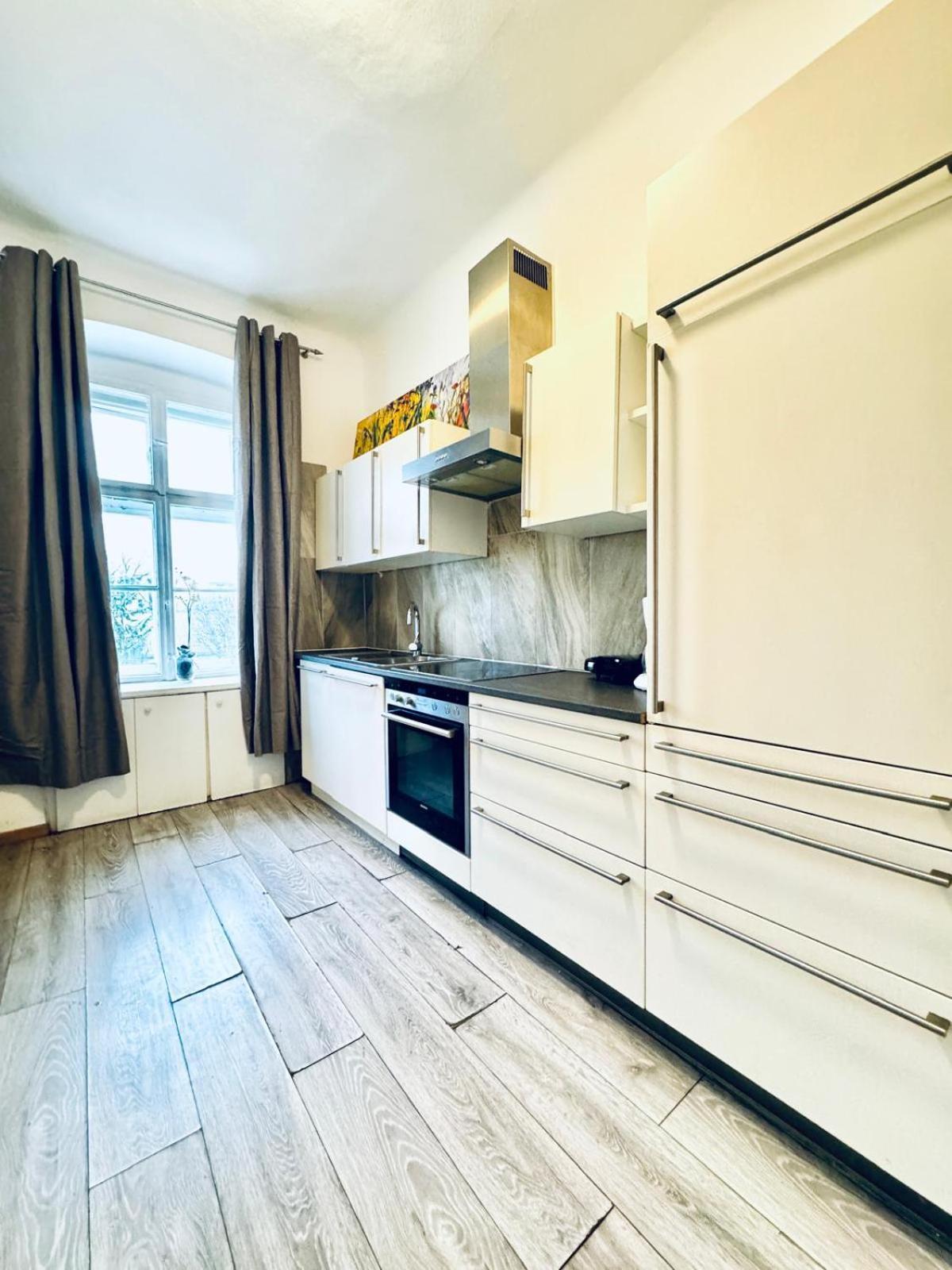 Stylish 4br 10 Min Transport To Stadthalle