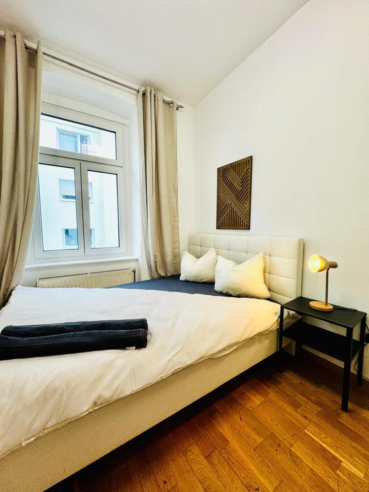 Stylish 4br 10 Min Transport To Stadthalle *