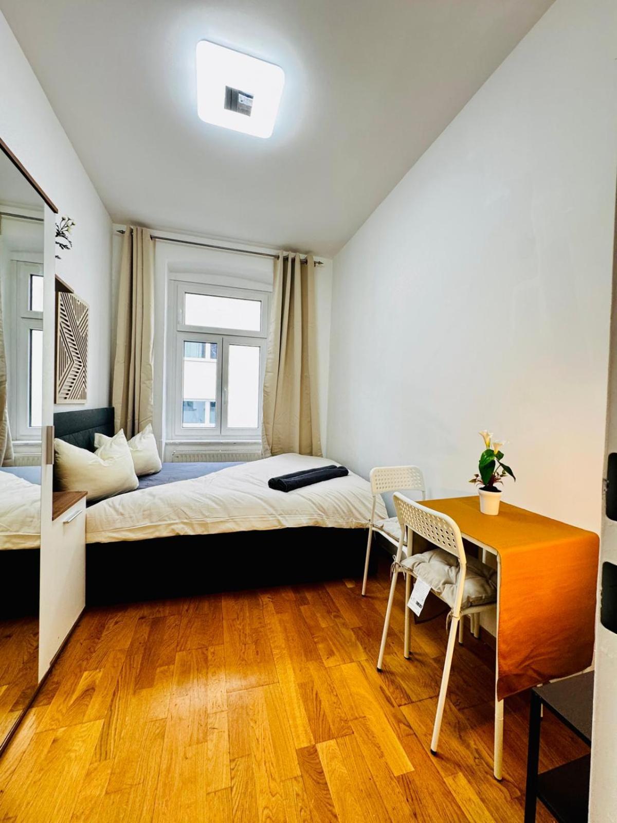 Stylish 4br 10 Min Transport To Stadthalle *