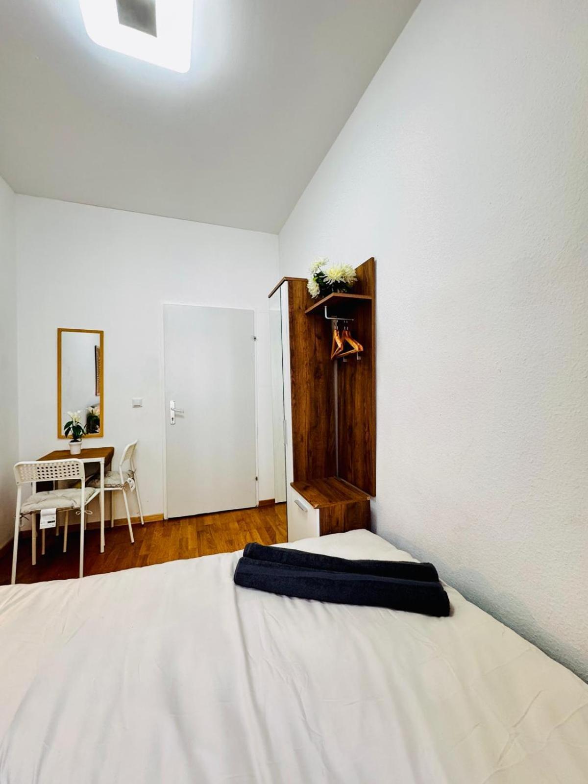 Stylish 4br 10 Min Transport To Stadthalle Apartment *
