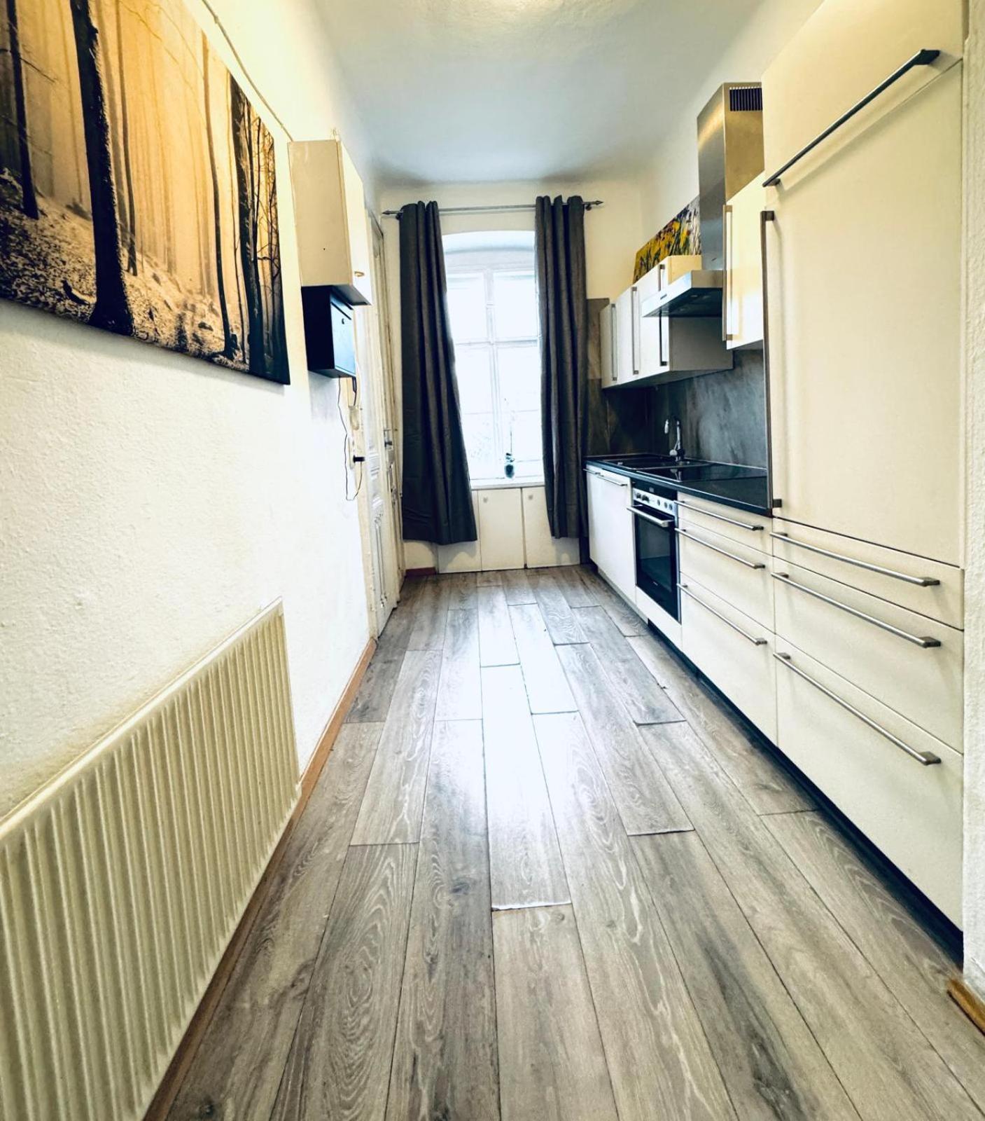 Stylish 4br 10 Min Transport To Stadthalle