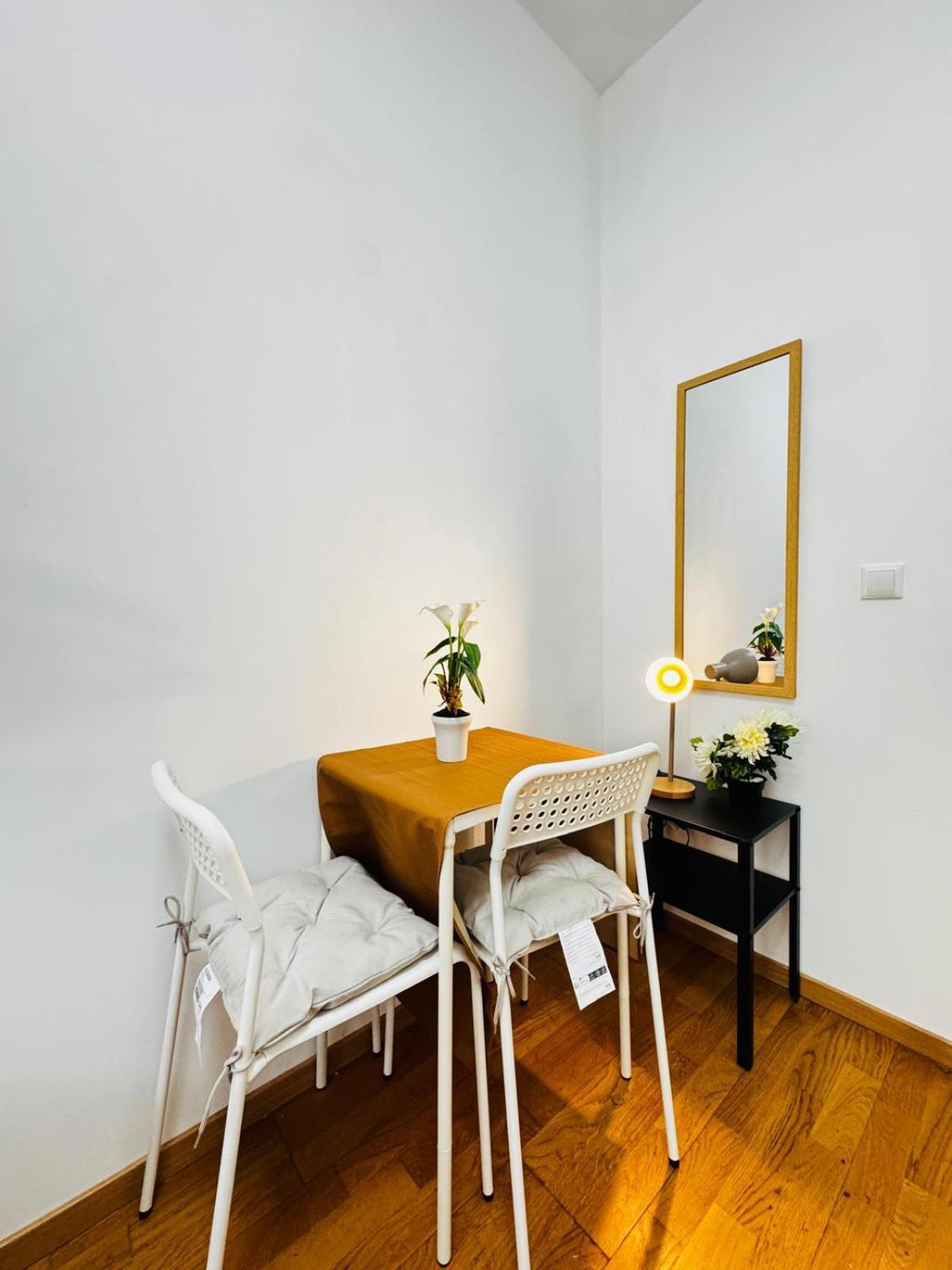 Stylish 4br 10 Min Transport To Stadthalle Apartment *
